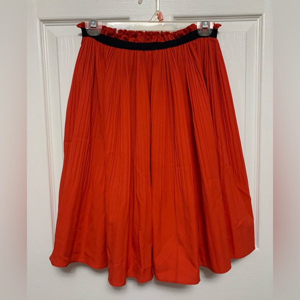 ✨3/$25 Red pleated skirt✨